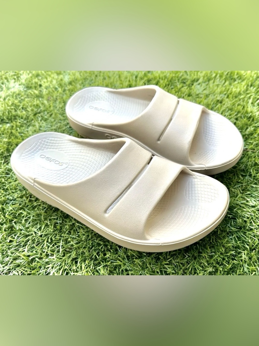OOFOS Ooahh Shoes Comfort Recovery Slide Sandals in Cream Size 11
